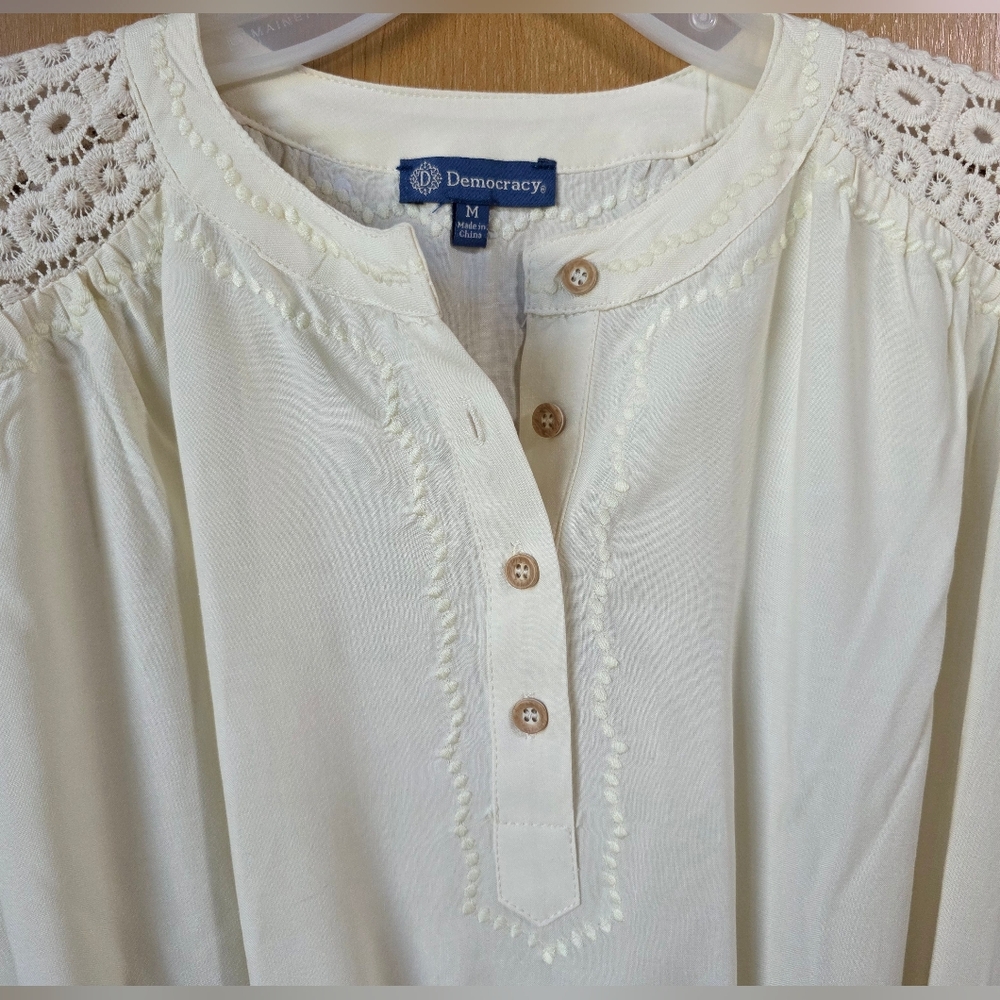 Democracy Cream Crochet Peasant Blouse – Size M - Picture 6 of 16